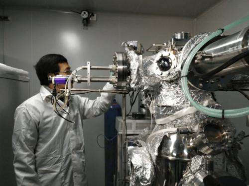 南京大学研发出新型"三明治"结构电子元件: 可耐340℃高温